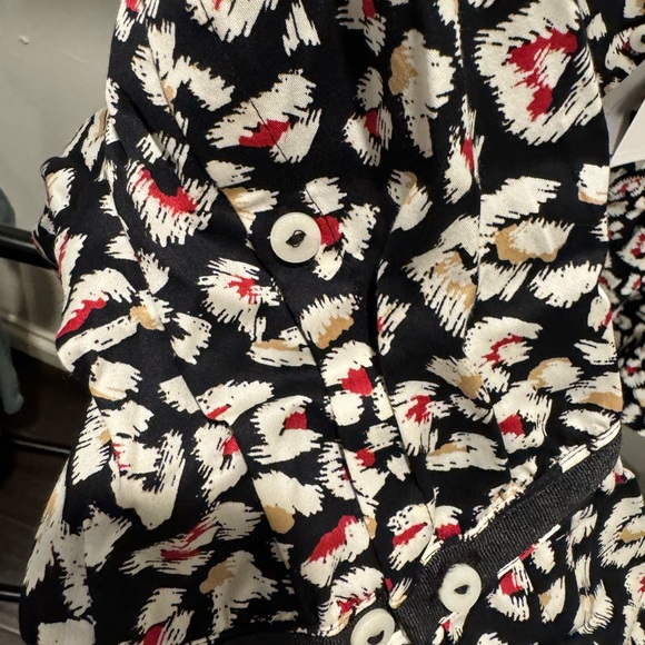 Foxcroft NYC Leopard Print Flare Sleeve Top - Picture 4 of 5